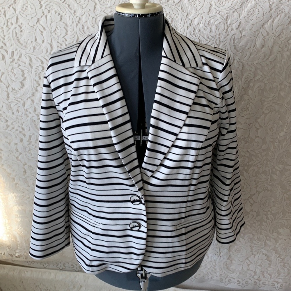 Torrid Black and White Striped Blazer Size 1